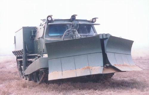 中國(guó)GSL131型機(jī)械爆破掃雷車(chē)