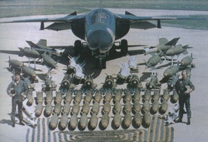 美國(guó)：F-111戰(zhàn)斗轟炸機(jī)