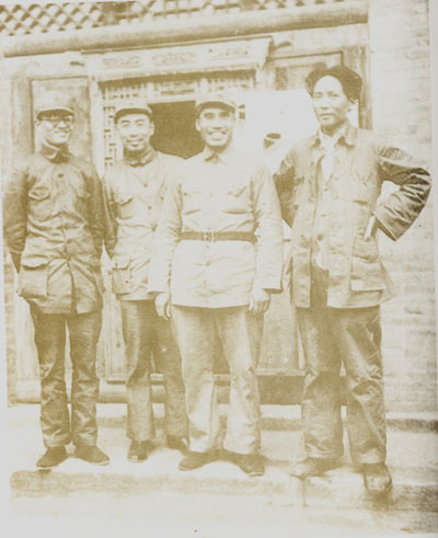 毛澤東、朱德、周恩來(lái)、博古到達(dá)陜北后合影