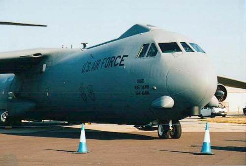 C-141“星”(Starlifter)重型戰(zhàn)略運(yùn)輸機(jī)