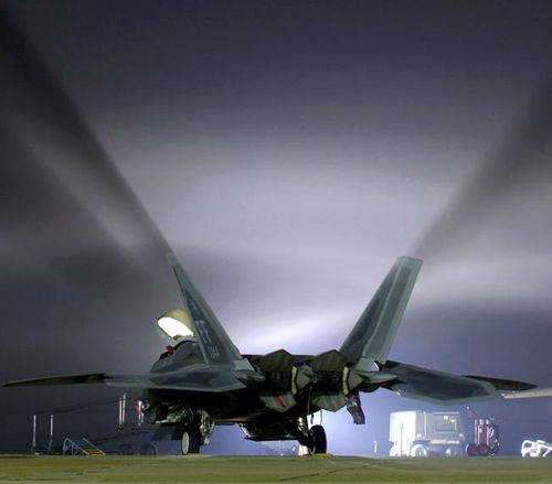 第六代戰(zhàn)機:人工智能拼高低 無人機代替有人機?