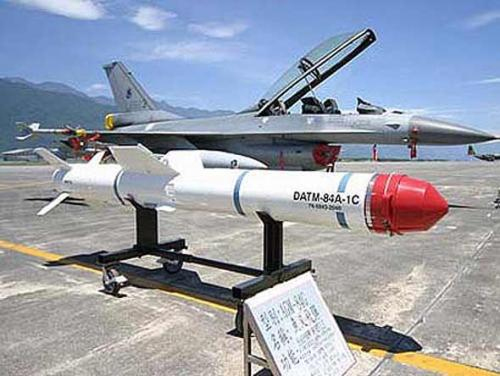 臺(tái)軍F-16戰(zhàn)斗機(jī)掛魚叉導(dǎo)彈可攻擊粵浙港口 
