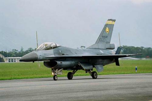 臺(tái)軍若用新型F16自殺炸三峽只能有去無回 