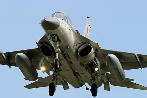 臺軍IDF戰(zhàn)機進錯海軍基地直沖直升機跑道 