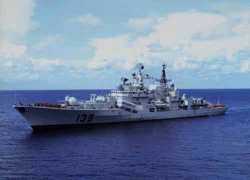 東海艦隊驅(qū)逐艦編隊實施諸兵種多維聯(lián)合作戰(zhàn) 
