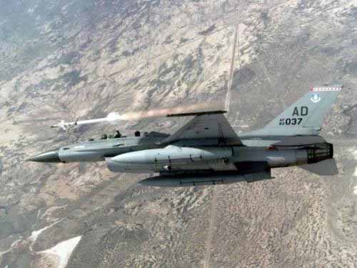 美空軍證實(shí)：德州上空的UFO實(shí)際是10架F-16戰(zhàn)機(jī)