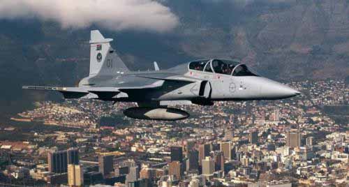 南非空軍接收首架瑞典JAS-39鷹獅戰(zhàn)機(jī)