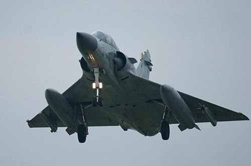 法“幻影”戰(zhàn)機(jī)北極上空跟蹤俄戰(zhàn)略轟炸機(jī)例行飛行 