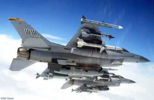 美F-15戰(zhàn)機停飛致防空吃緊 F-22短期無法接班