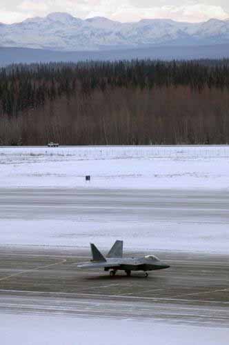 美國空軍F-22戰(zhàn)機接受極端作戰(zhàn)環(huán)境考驗