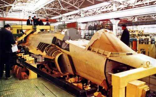 中國三家軍工企業(yè)開始協(xié)作量產梟龍戰(zhàn)機