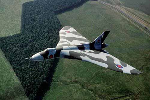 英國空軍“火神”轟炸機退出現(xiàn)役13年后重返藍天