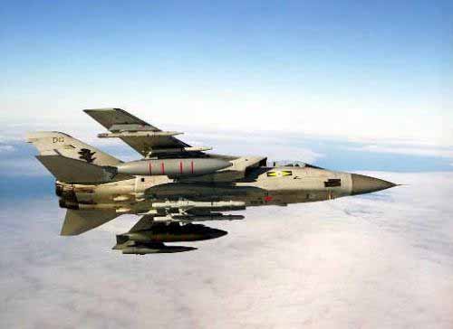 英國空軍發(fā)生離奇墜落事件 戰(zhàn)機導(dǎo)航員掉出艙外