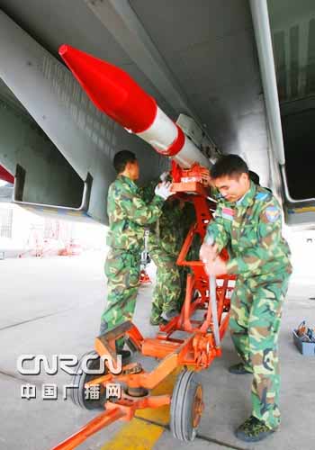 中國(guó)空軍某新型戰(zhàn)機(jī)進(jìn)駐西北執(zhí)行重大軍事任務(wù)