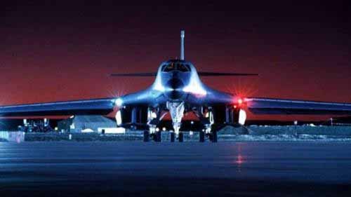 美轟炸機(jī)關(guān)島再出事故:B-1迫降撞上地面車(chē)輛