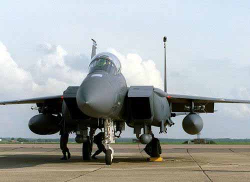 事故頻發(fā)F-15全部停飛 美國空軍乘機(jī)討要F-22A
