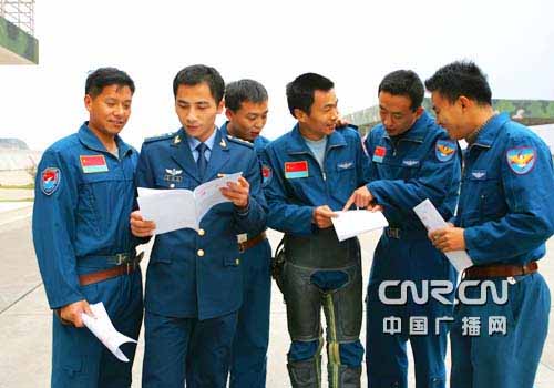 中國(guó)空軍某新型戰(zhàn)機(jī)進(jìn)駐西北執(zhí)行重大軍事任務(wù)