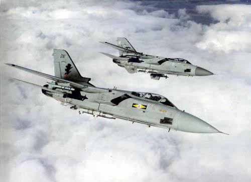 英國空軍發(fā)生離奇墜落事件 戰(zhàn)機導(dǎo)航員掉出艙外