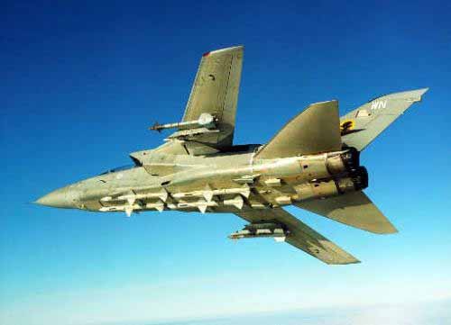 英國空軍發(fā)生離奇墜落事件 戰(zhàn)機導(dǎo)航員掉出艙外