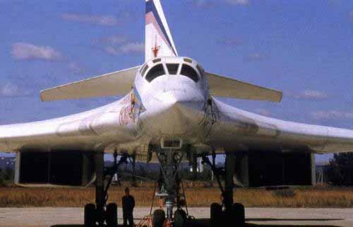 俄羅斯空軍正式列裝第16架圖-160戰(zhàn)略轟炸機(jī)