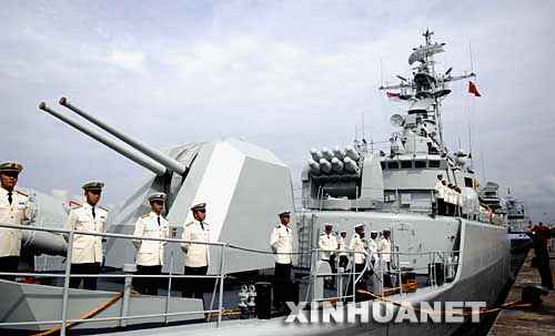 中國海軍“襄樊”號導彈護衛(wèi)艦抵新加坡