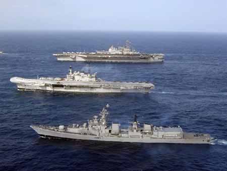 印度計劃十年內(nèi)裝備三艘航母 艦載機將升級換代 