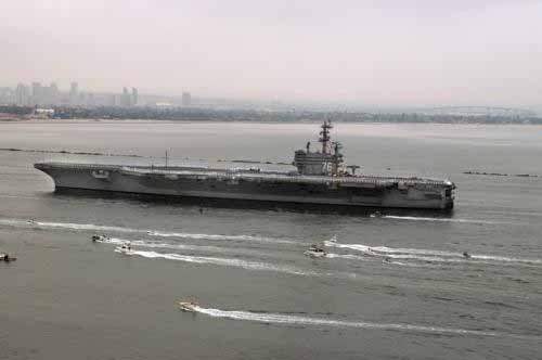 軍事訪談:航空母艦 當之無愧的海上霸主 