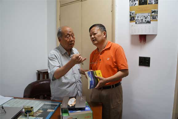 359旅后人看望老八路，老新疆周旭民夫婦